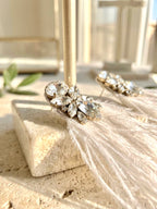 Boucles d'oreilles cristaux et plumes blanches