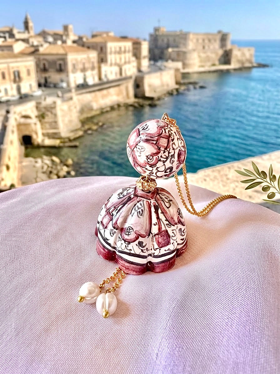 Pendentif en céramique de Caltagirone : Ortigia en rose - « I Fimmini »