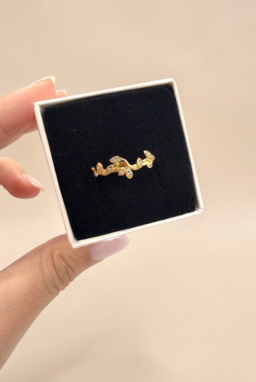 Anello intreccio di foglie
