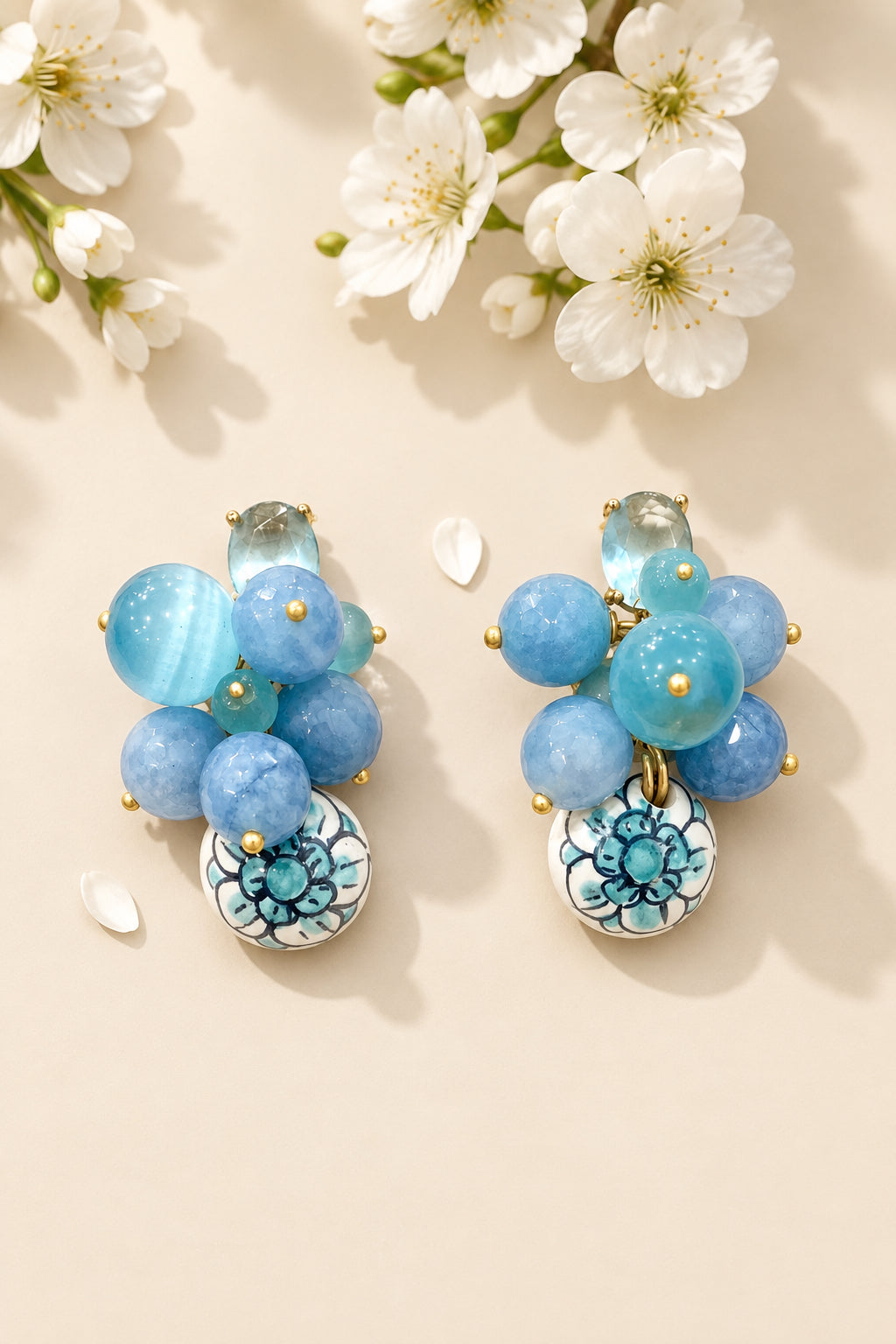 Boucles d'oreilles pendantes en céramique et pierres