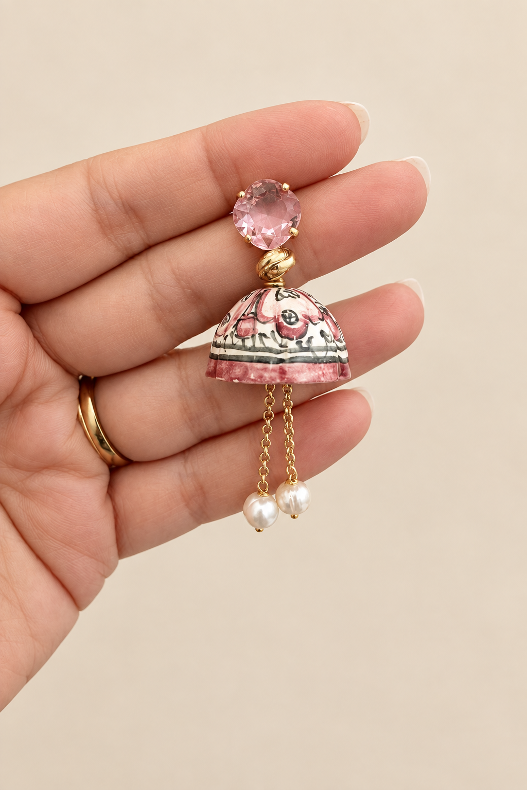 Orecchino ceramica “IFimmini”- Ortigia in rosa