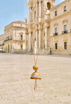 Pendentif en céramique de Caltagirone : Ortigia en jaune – « I Fimmini »