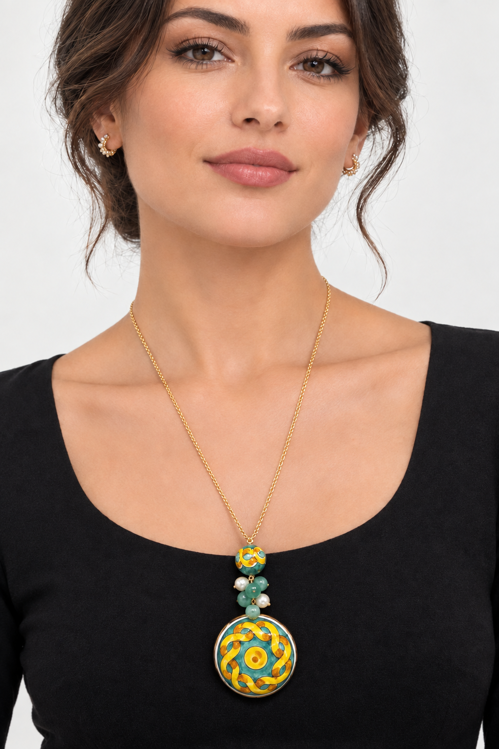 Collana con perla e ciondolo in ceramica e pietre