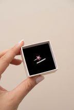 Anello fiore con zirconi bianchi e fucsia