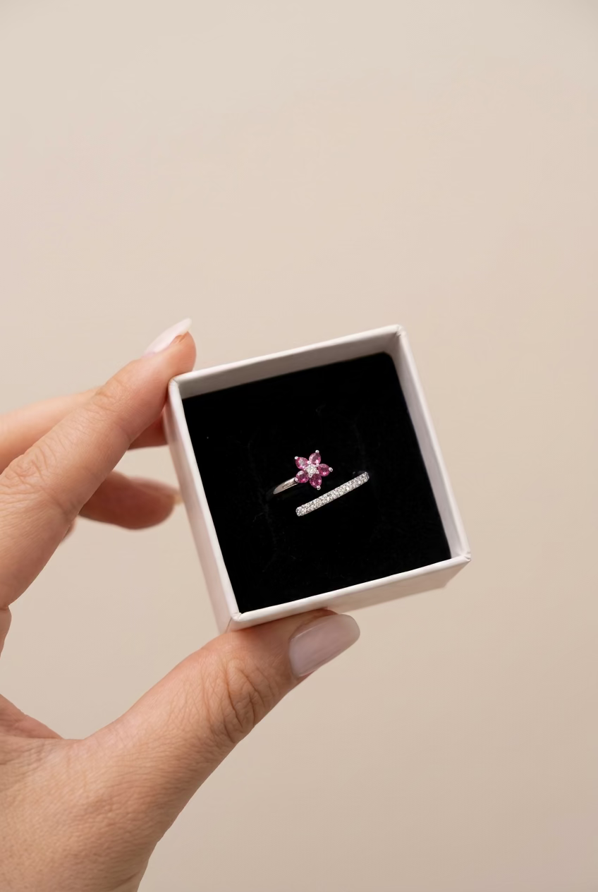 Anello fiore con zirconi bianchi e fucsia